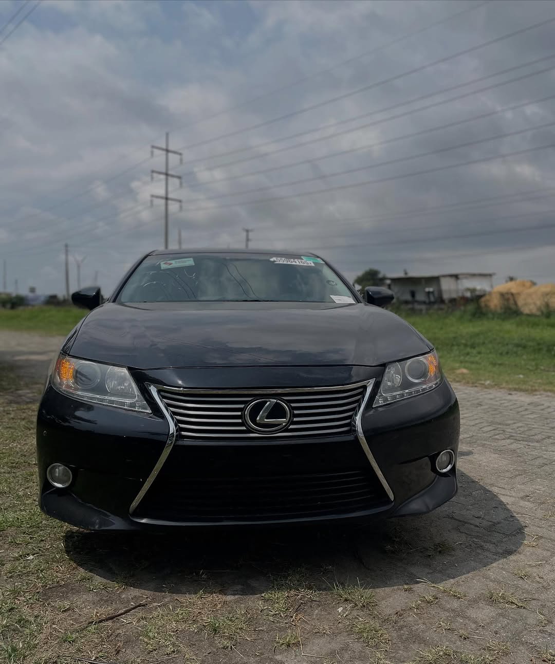 Luxury Lexus ES350: Sunroof & Safety Tech