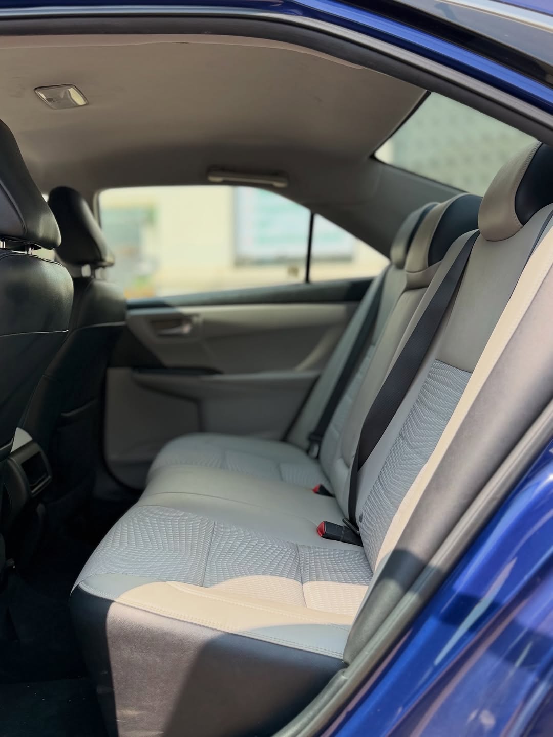 2016 Camry SE: Luxury Meets Value