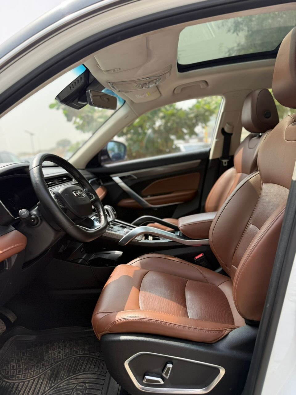 2021 Geely Azkarra: Luxury Tech & Panoramic Views