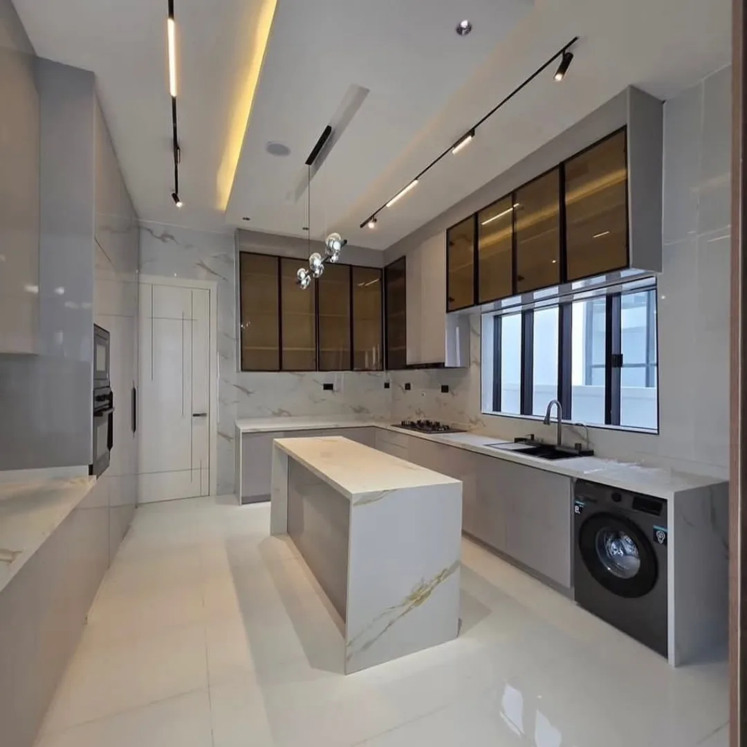 Chevron’s Crown Jewel: 5-Bedroom Haven with Pool