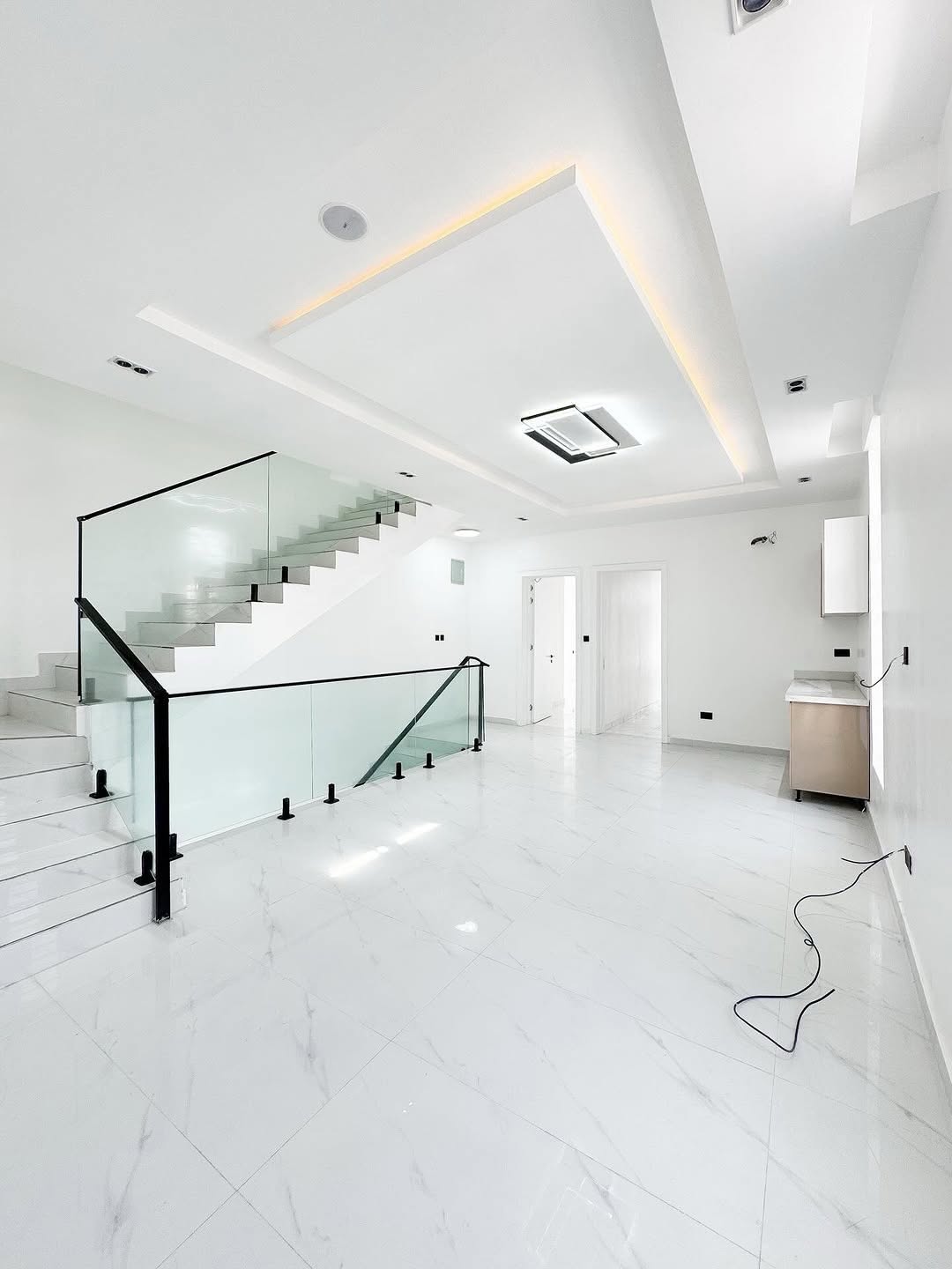 Lekki’s Ultimate 5-Bedroom Oasis with Pool & Rooftop