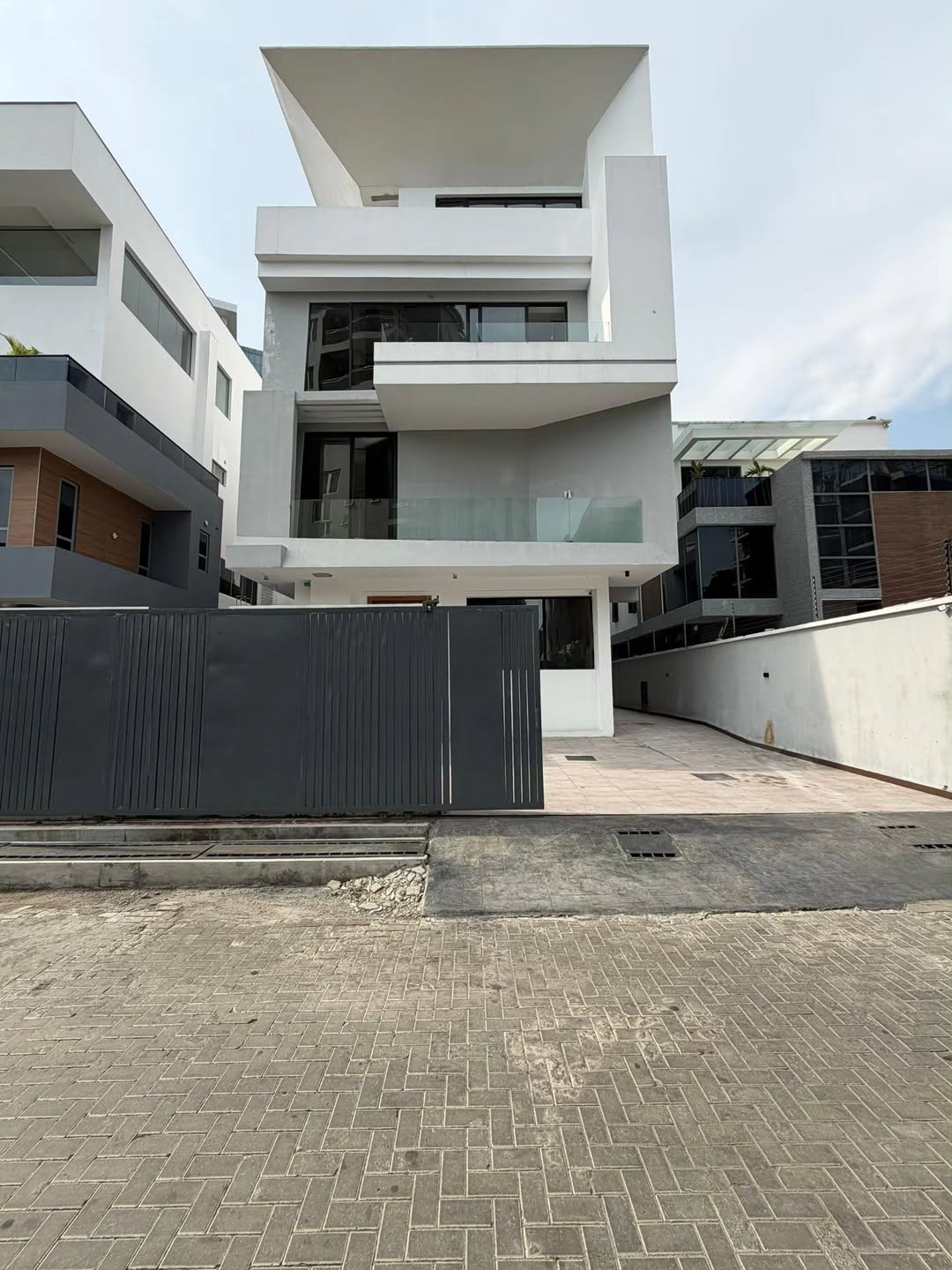 5-Bedroom Ikoyi Estate with Cinema, Gym & Pool