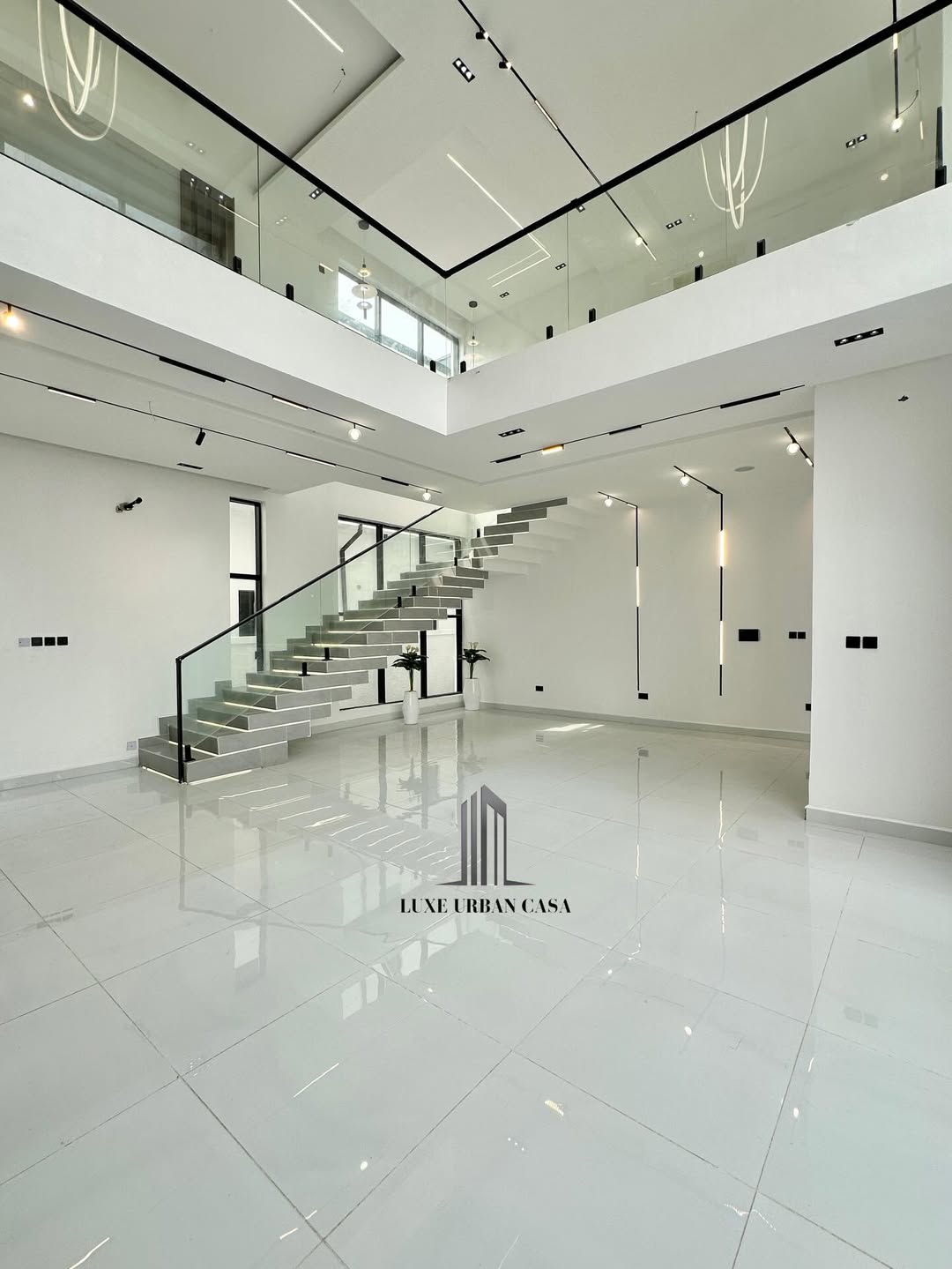 Chevron’s Ultimate 5-Bedroom Oasis with Pool & Gym