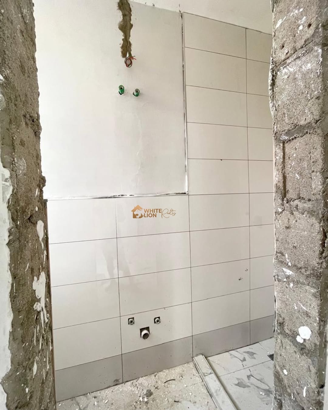 Lekki Phase 1 Gem: Spacious 2-Bed Maisonette with C of O