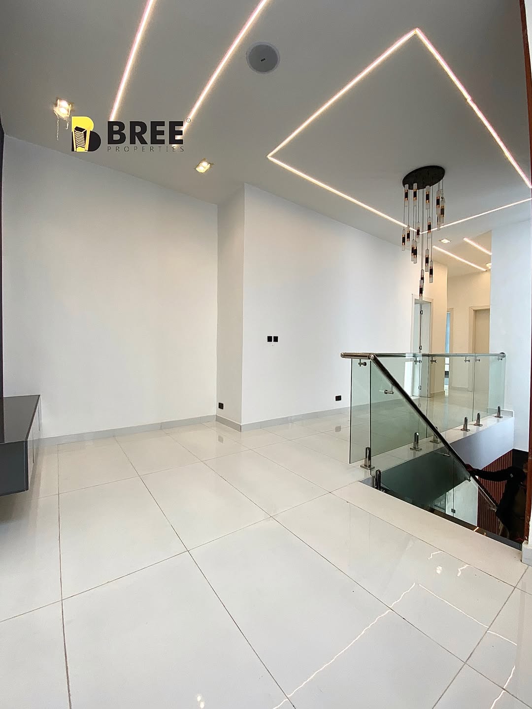 Elegant 5-Bedroom Haven with Pool in Prime Chevron Estate