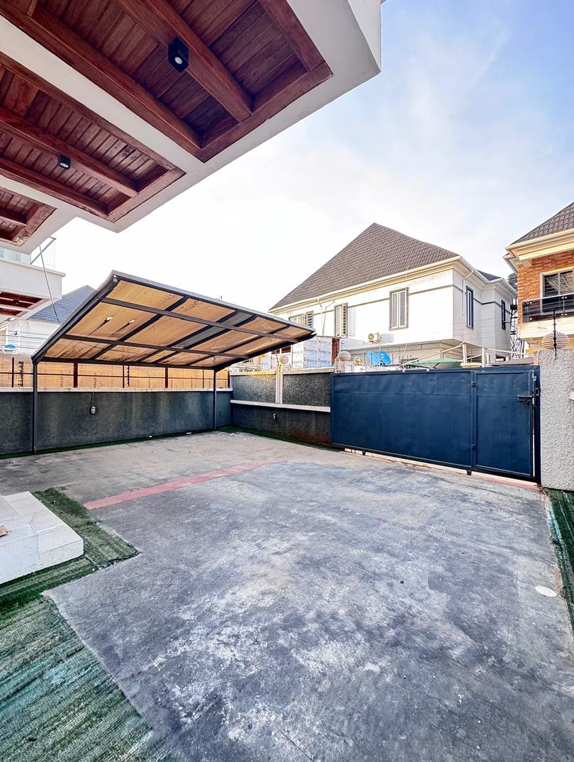 Lekki’s Finest: Sprawling 4-Bedroom Detached Duplex