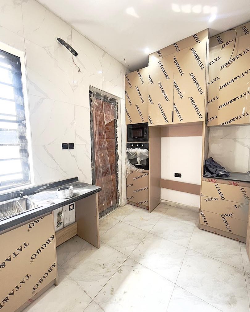 Stunning 4-Bed Duplex with Solar Power in Prime Chevron