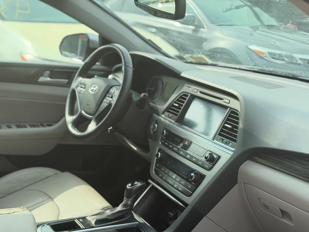 2016 Hyundai Sonata: Panoramic Luxury, Fully Paid Duty!