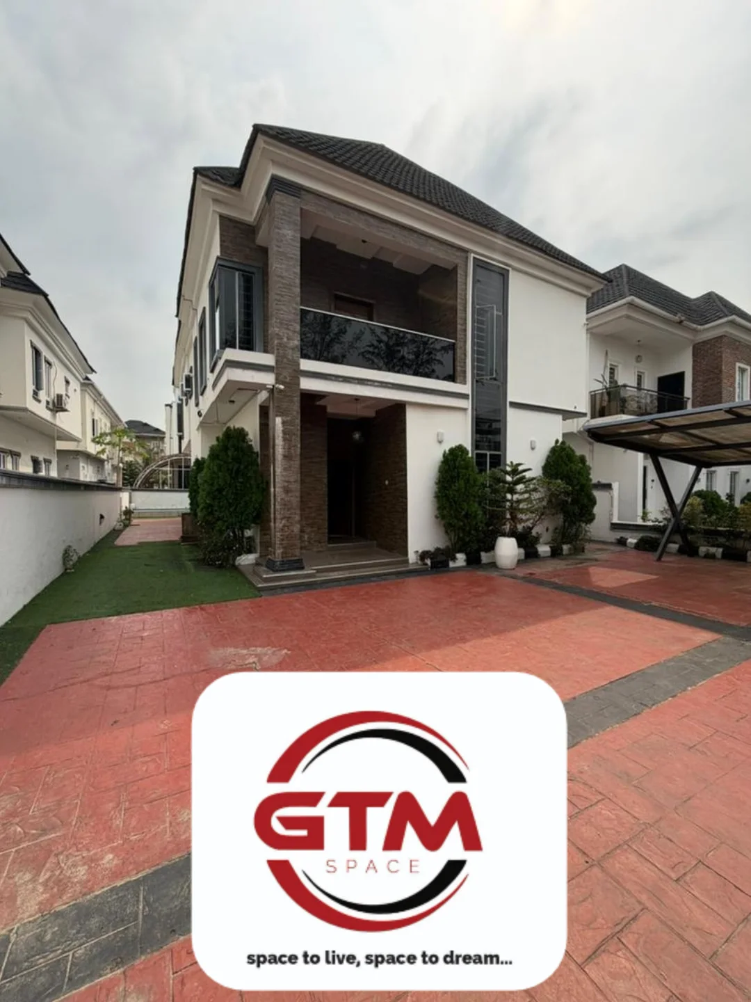 Opulent 5-Bed Duplex with Resort-Style Pool in Lekki
