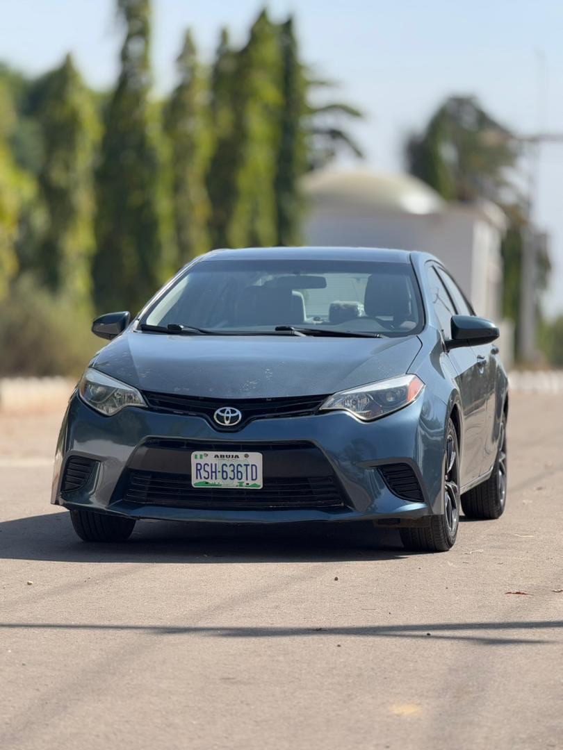 2016 Toyota Corolla LE: Super Clean & Original Papers