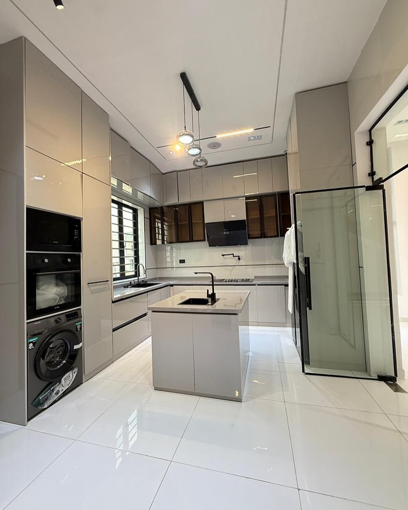 Luxury 5-Bed Dulex with Private Pool in Chevron Lekki