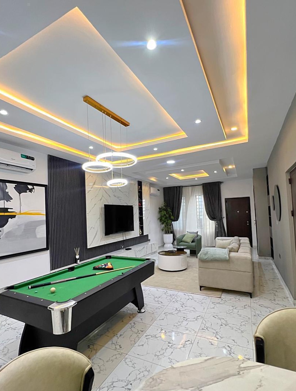 Luxury Ikate Shortlet: 2BR with Chef & PS5