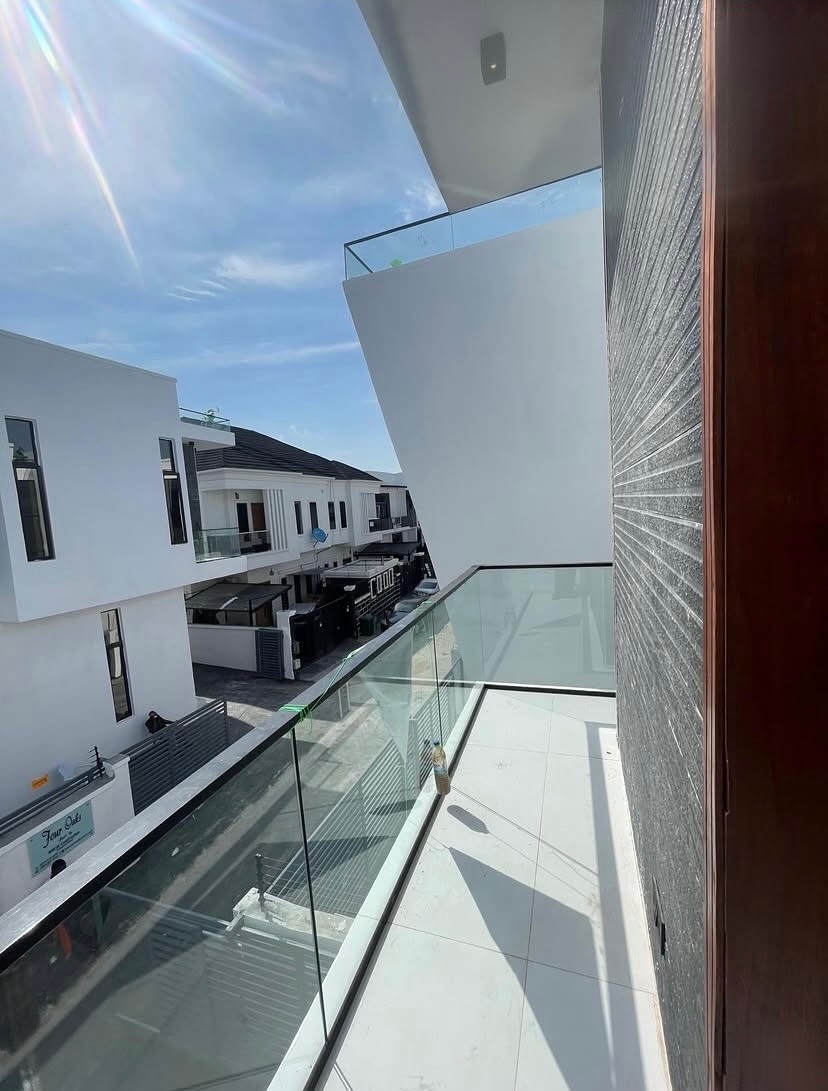Ikota Haven: Spacious 4-Bedroom Detached Duplex