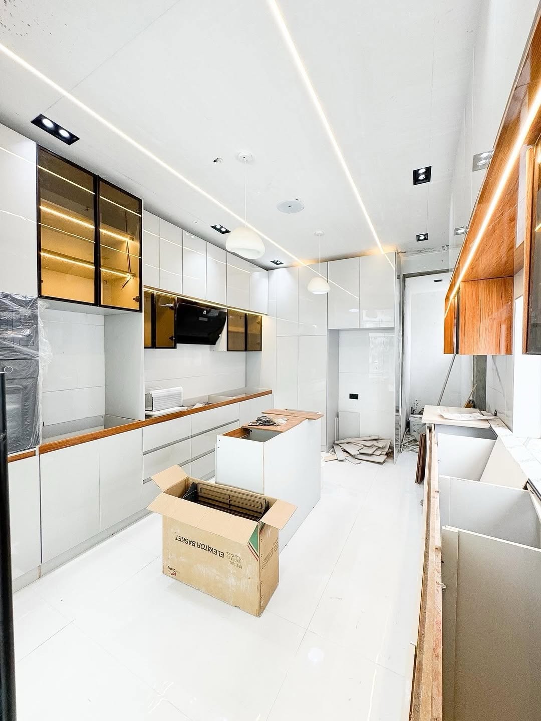 5-Bed Ajah Haven: Pool, BQ & Opulent Finishes