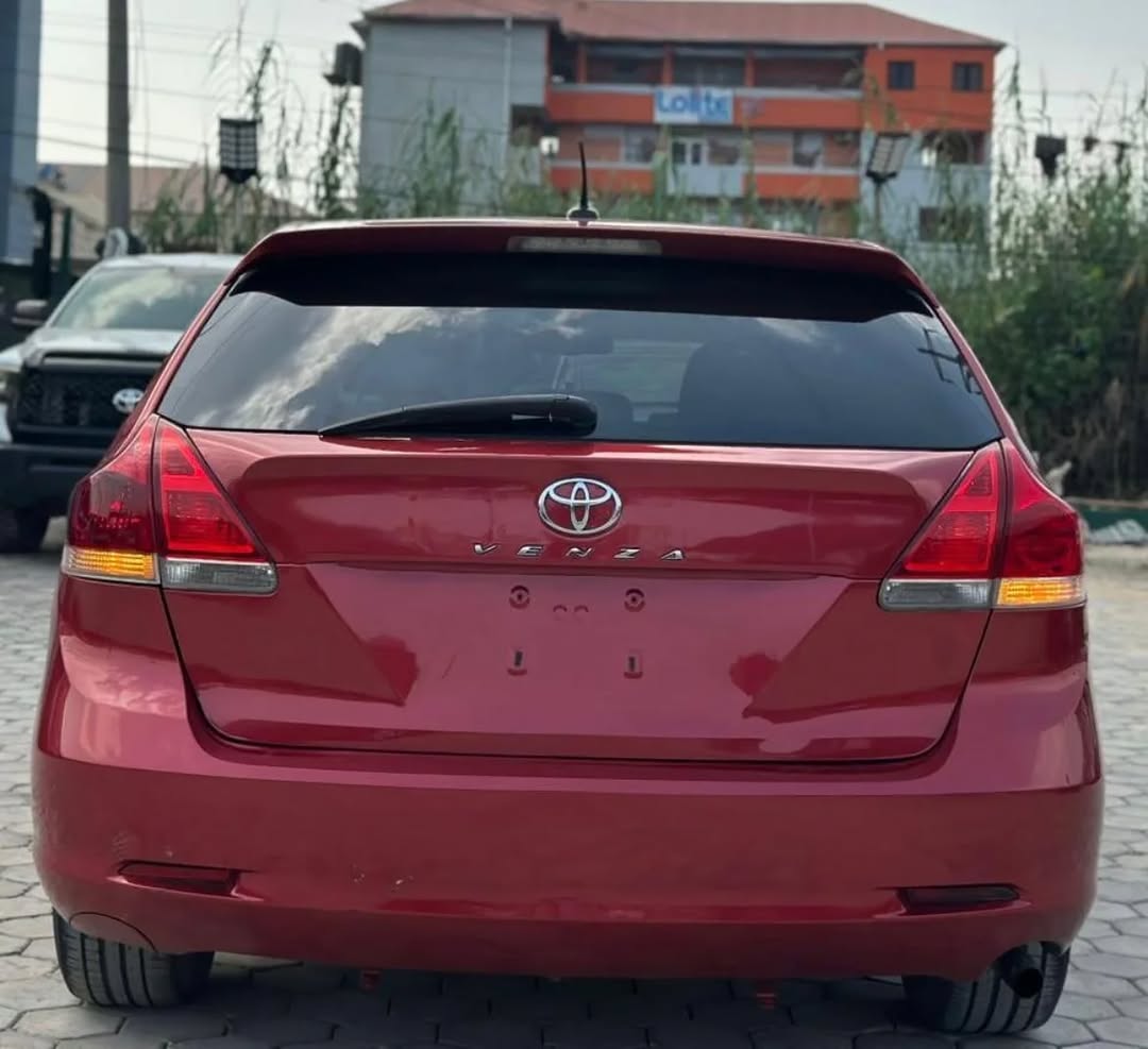 Smooth 2010 Venza: Chilled AC, Untouched Engine