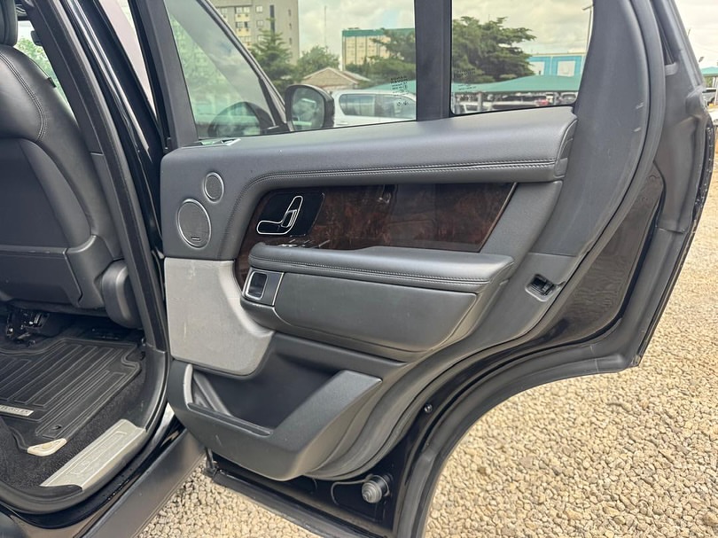 2020 Range Rover Vogue: Abuja’s Pinnacle of Power & Prestige