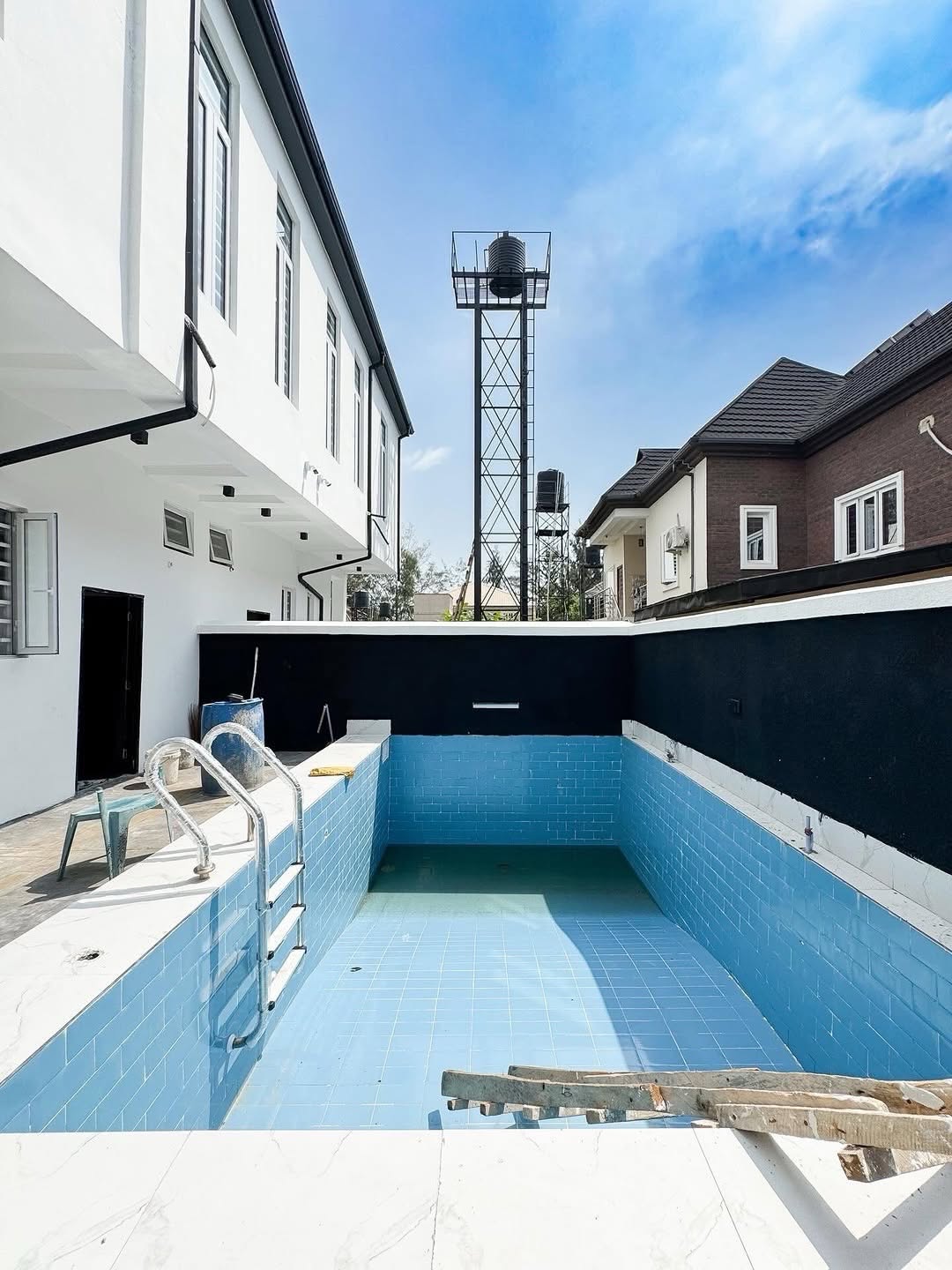 Lekki’s Ultimate 5-Bedroom Oasis with Pool & Rooftop
