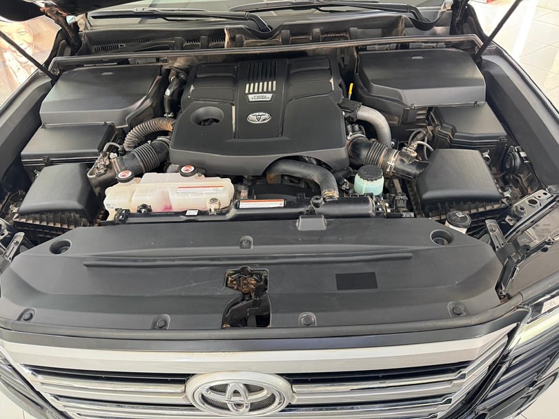 Unleash Power & Prestige: 2025 Land Cruiser VXR