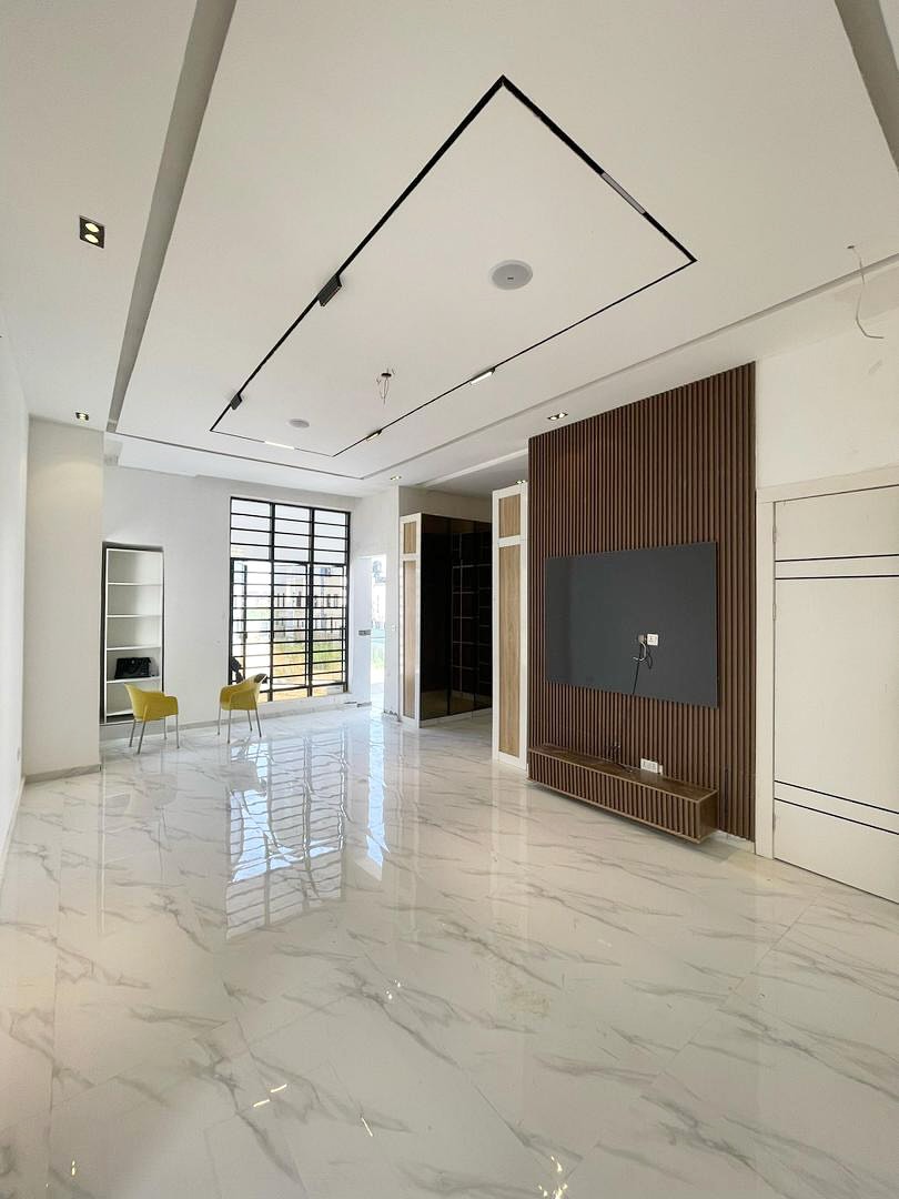 Luxury 5-Bed Duplex with Pool in Prime Lekki