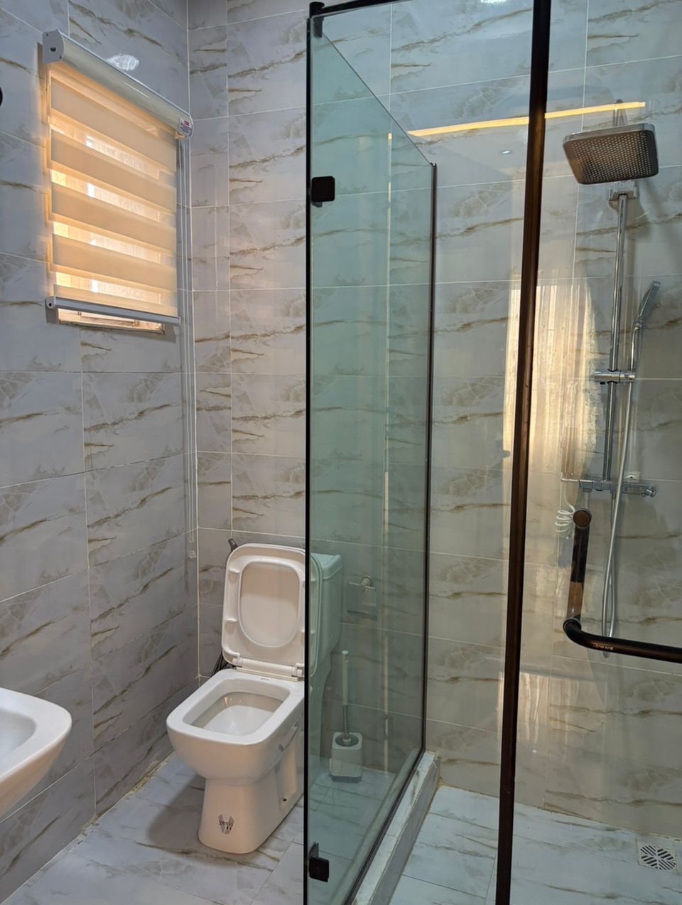 Luxury 2-Bed Shortlet with Pool & Gym in Ikate