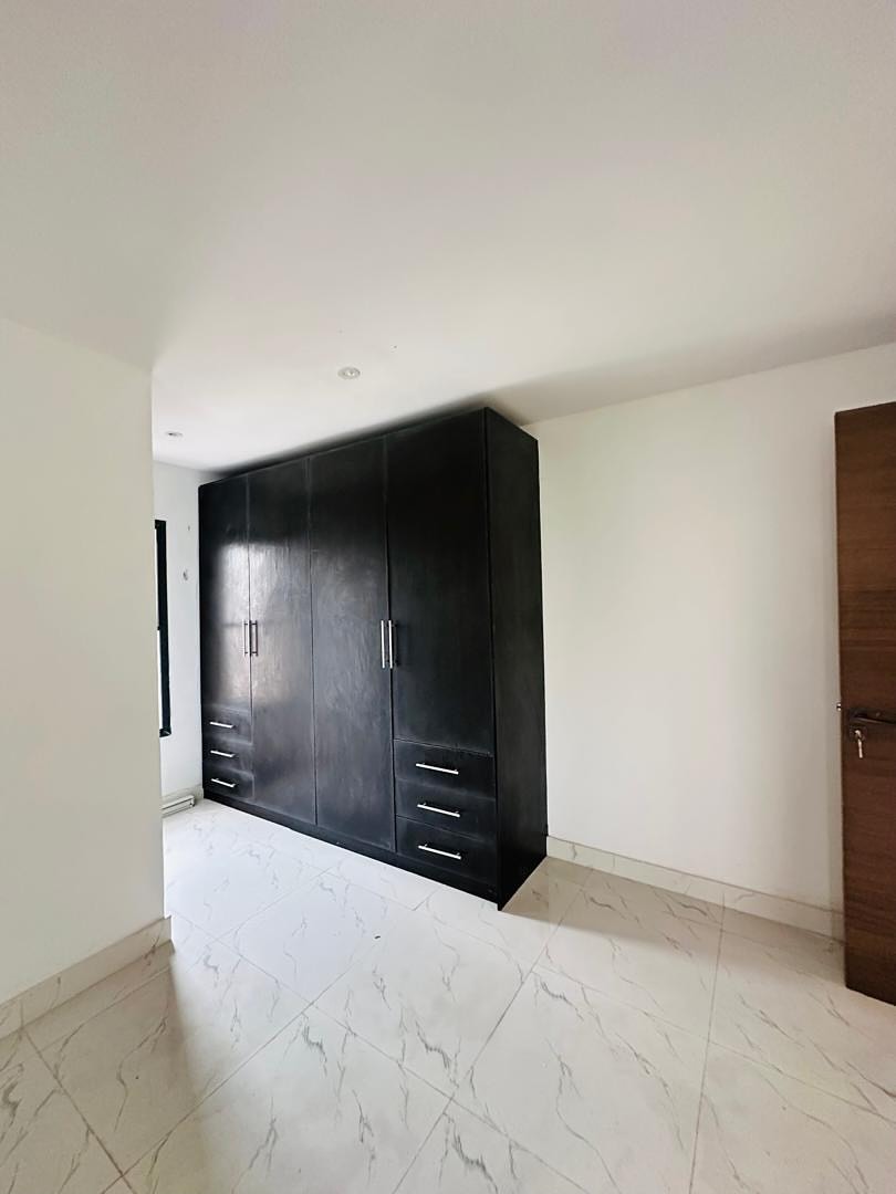 Elevator 2-Bed in Serene, Gated Ikoyi Sanctuary