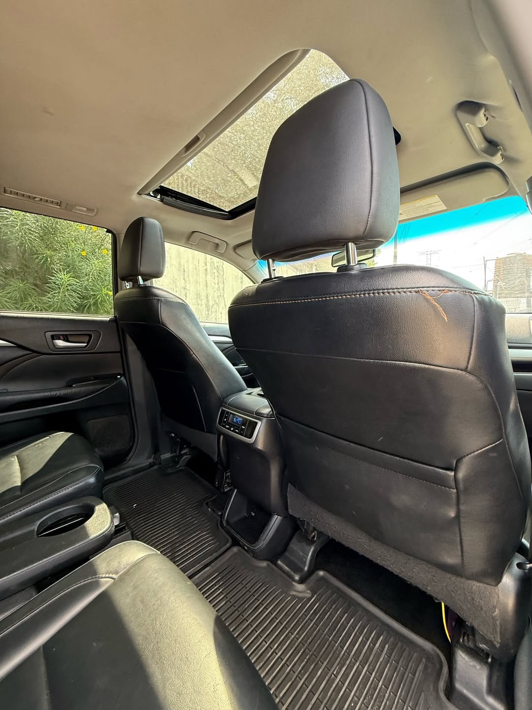 2016 Toyota Highlander: Luxury & Value at 28M