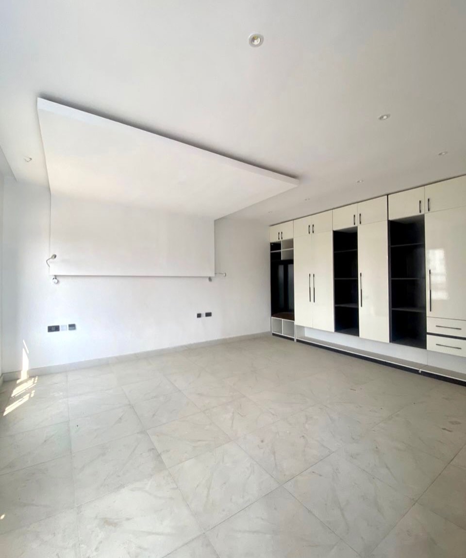 Victoria Island’s Finest: 5-Bed Smart Maisonette