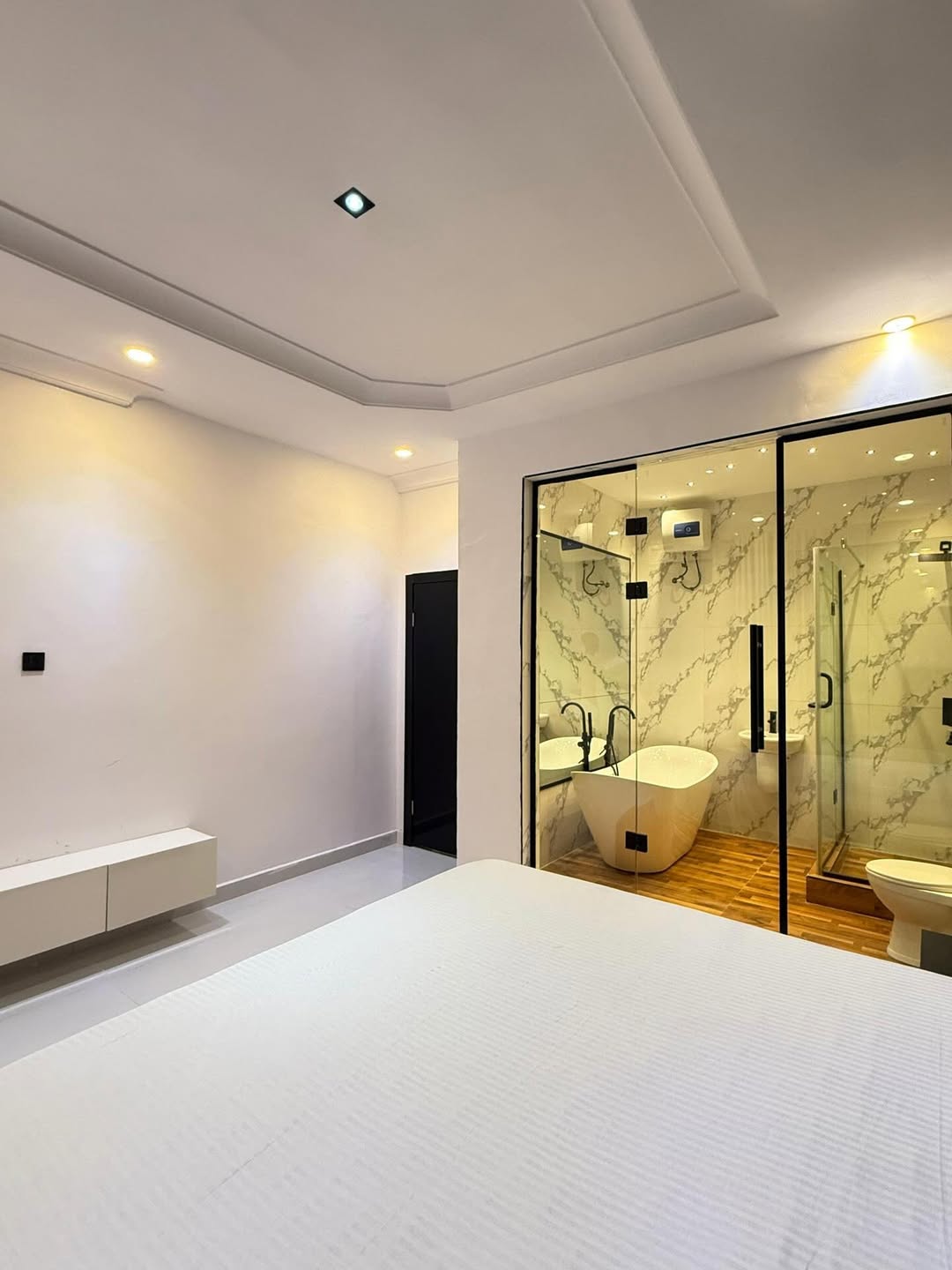 Cinematic Luxury: Private Theater & Serene Escape