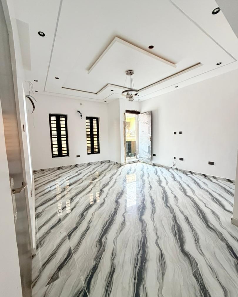 Modern 5-Bed Duplex with BQ Near Airport