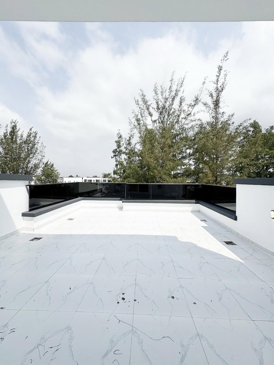 Lekki’s Ultimate 5-Bedroom Oasis with Pool & Rooftop