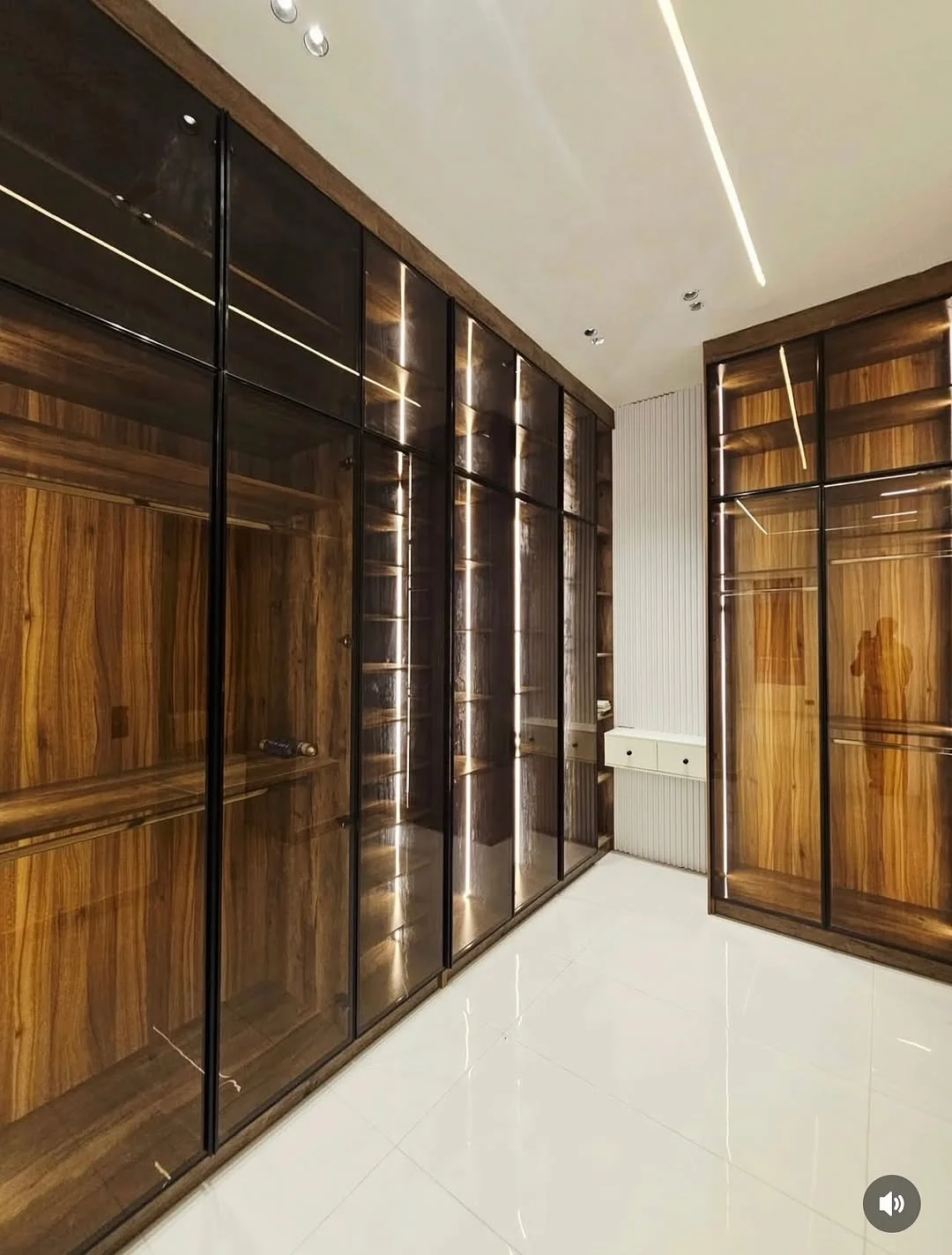 Opulent 5-Bedroom Duplex with Cinema & Rooftop in Lekki