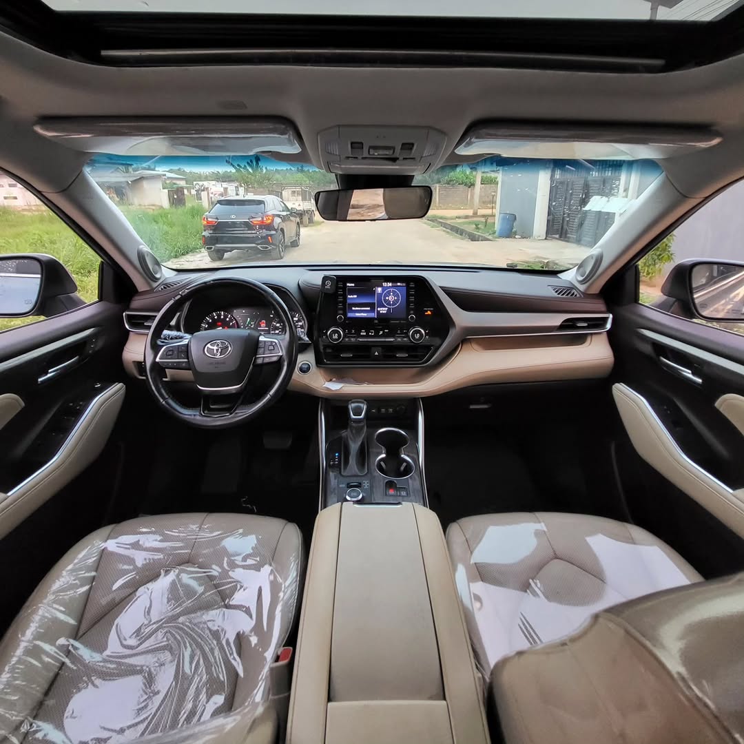 2022 Toyota Highlander: Mint, Fully Loaded, Duty Paid