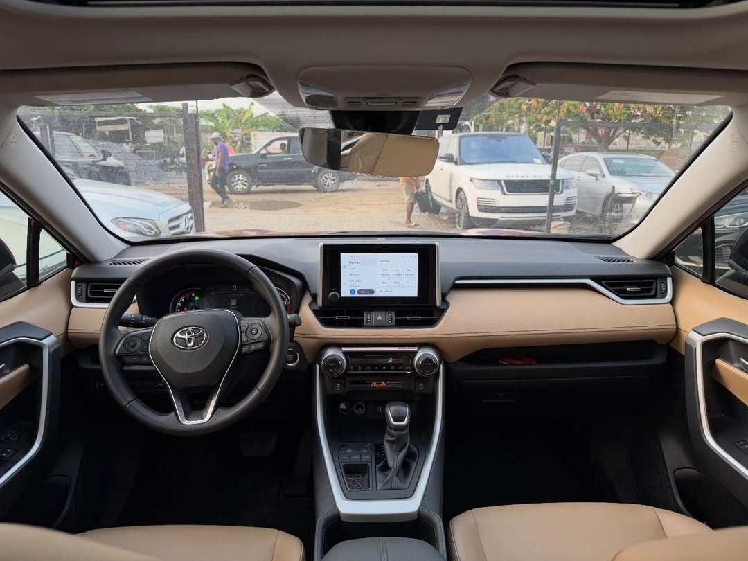 2025 Toyota RAV4 XLE: Duty-Paid & Ready for Adventure