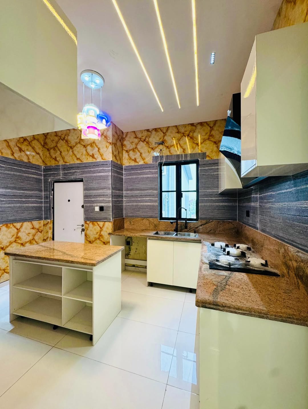 Spacious 4-Bedroom Terrace Duplex with BQ in Osapa London