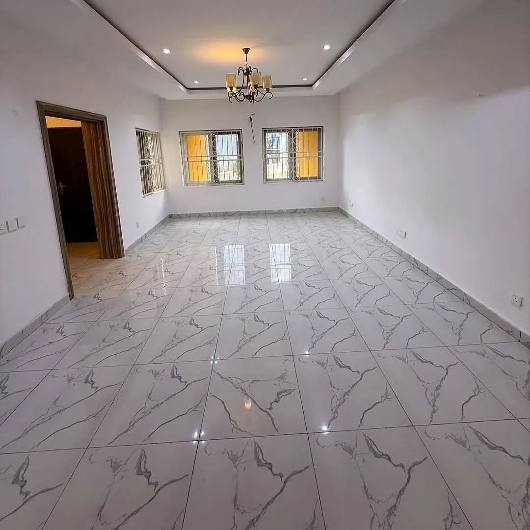 Corner Townhouse: 4-Bed Ensuite Haven in Durumi