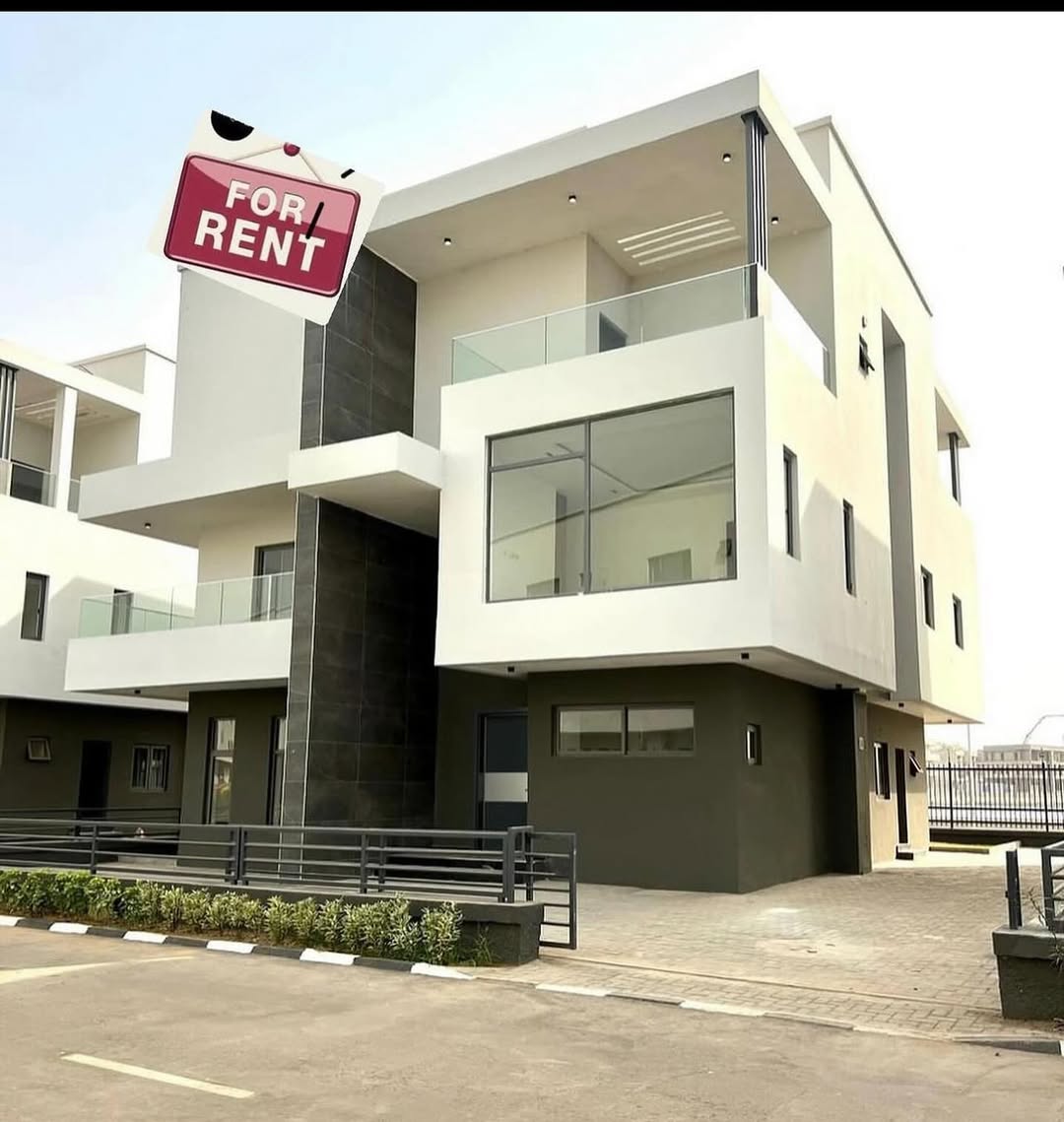 Waterfront Villa in Jabi: Your Dream Home Awaits