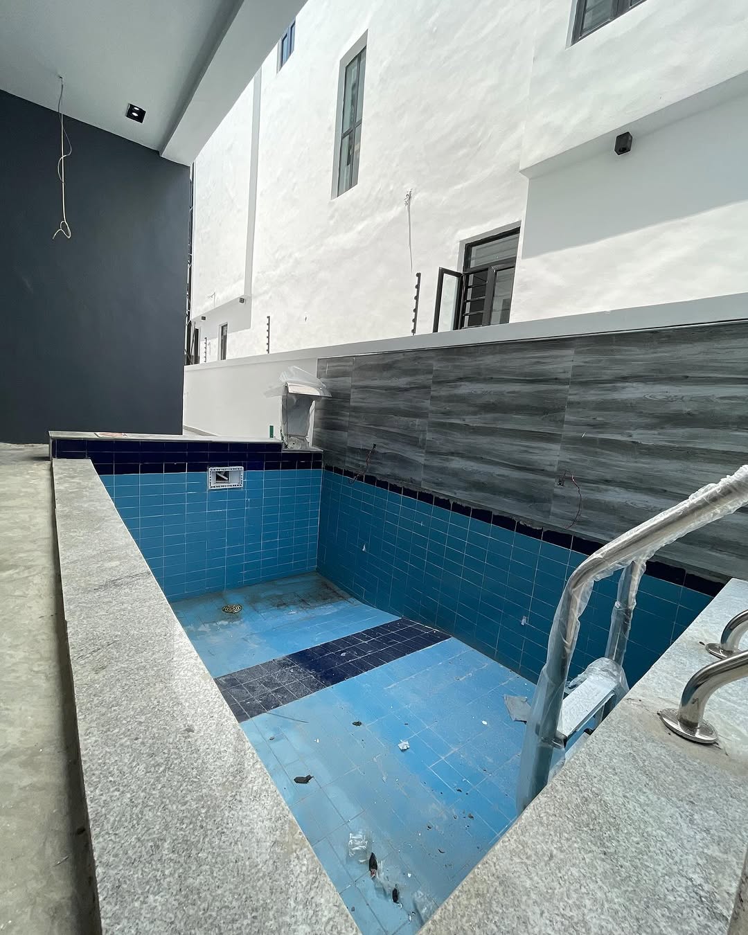 Lekki Phase 1 Palace: 5-Bed Duplex with Cinema & Pool