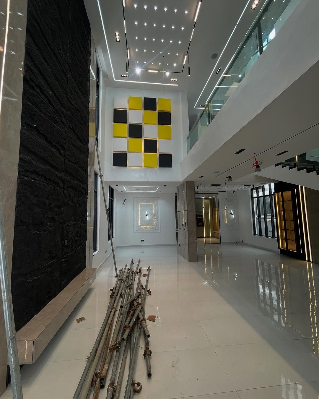 Serene Chevron Estate Gem: 6BR Duplex with Cinema & Pool