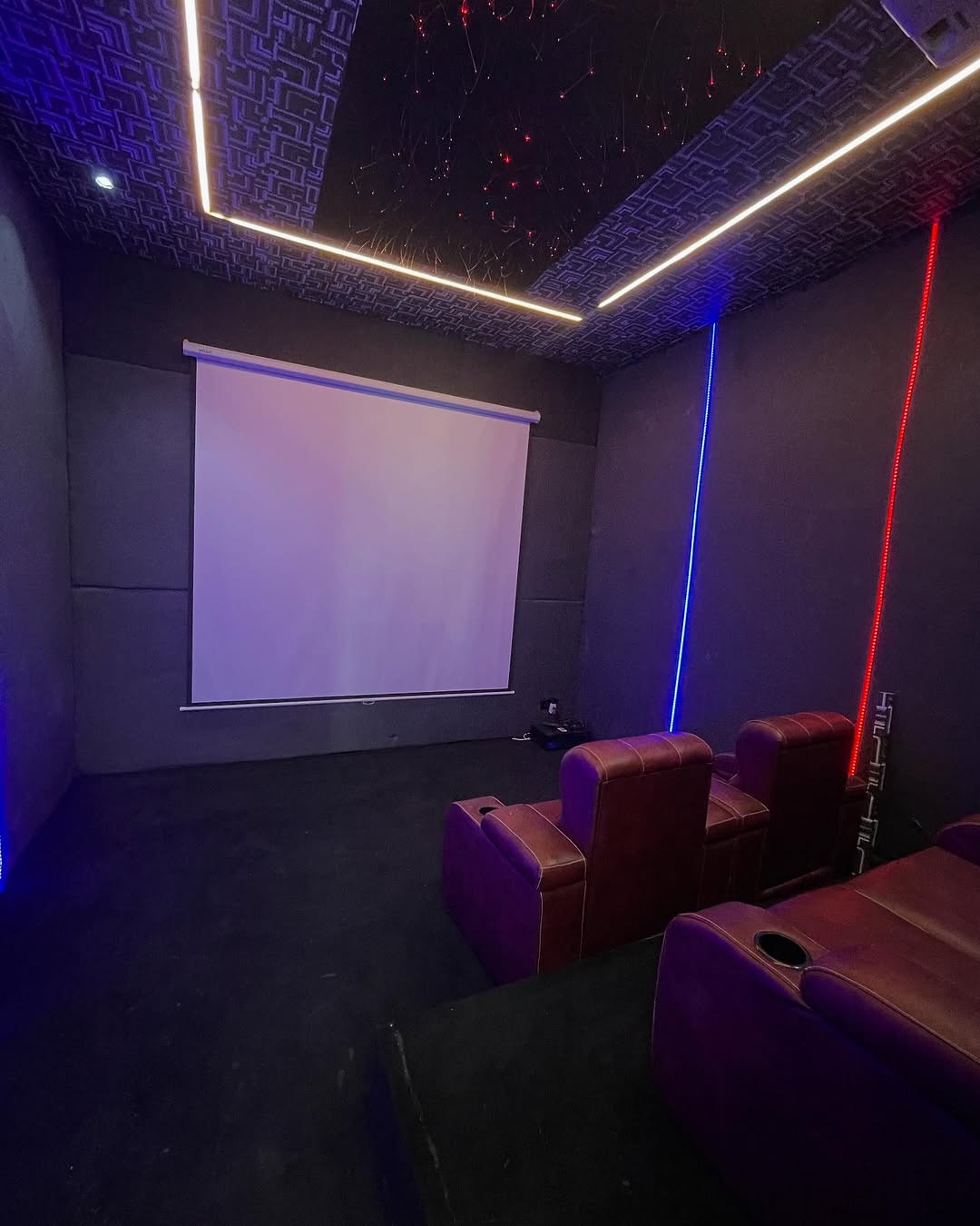 Serene Chevron Estate Gem: 6BR Duplex with Cinema & Pool