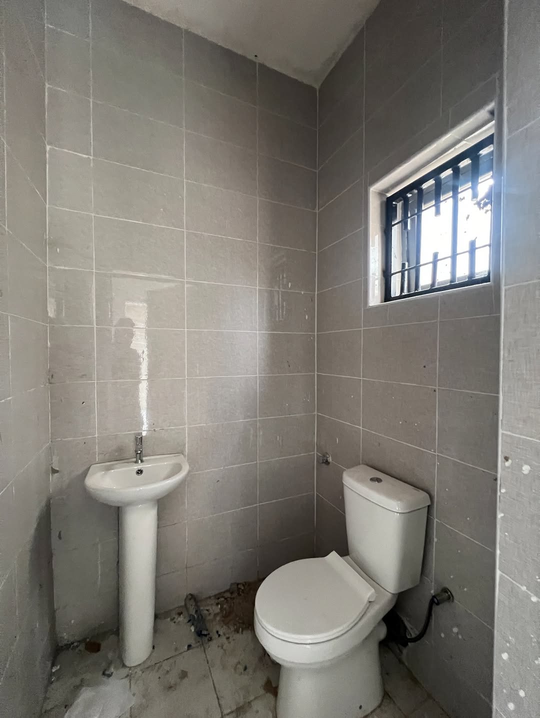 Serene Estate Haven: 4-Bed Duplex with 24/7 Luxury