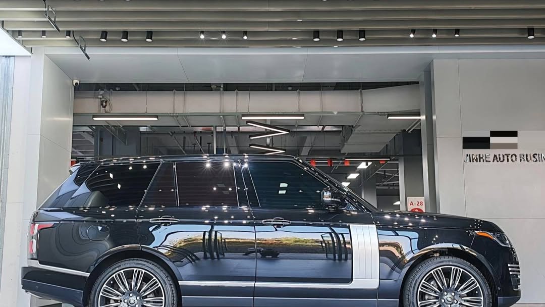 Luxury Redefined: 2022 Range Rover, Pristine & Powerful