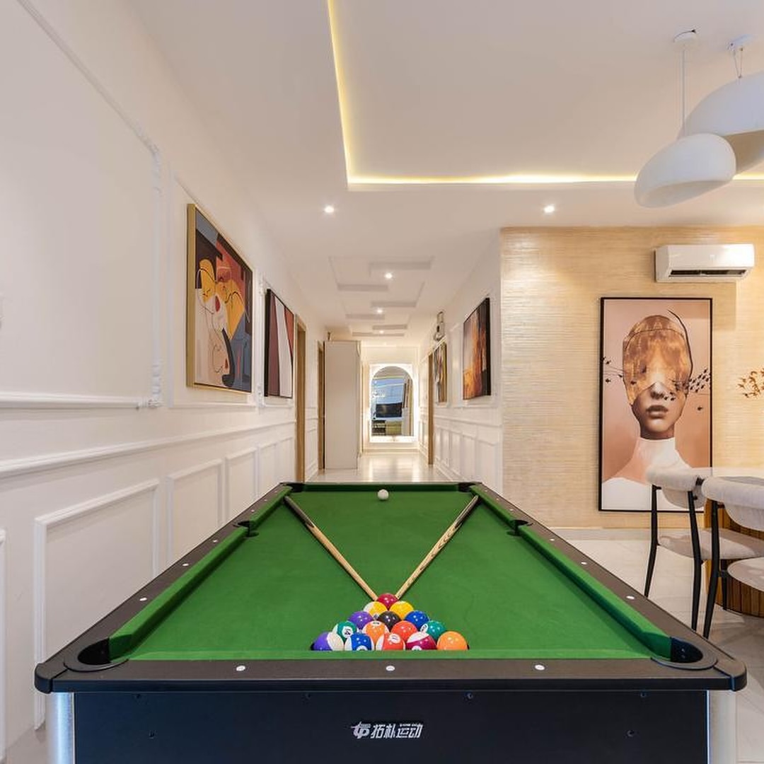 Skyline Serenity: Penthouse with Pool & Views