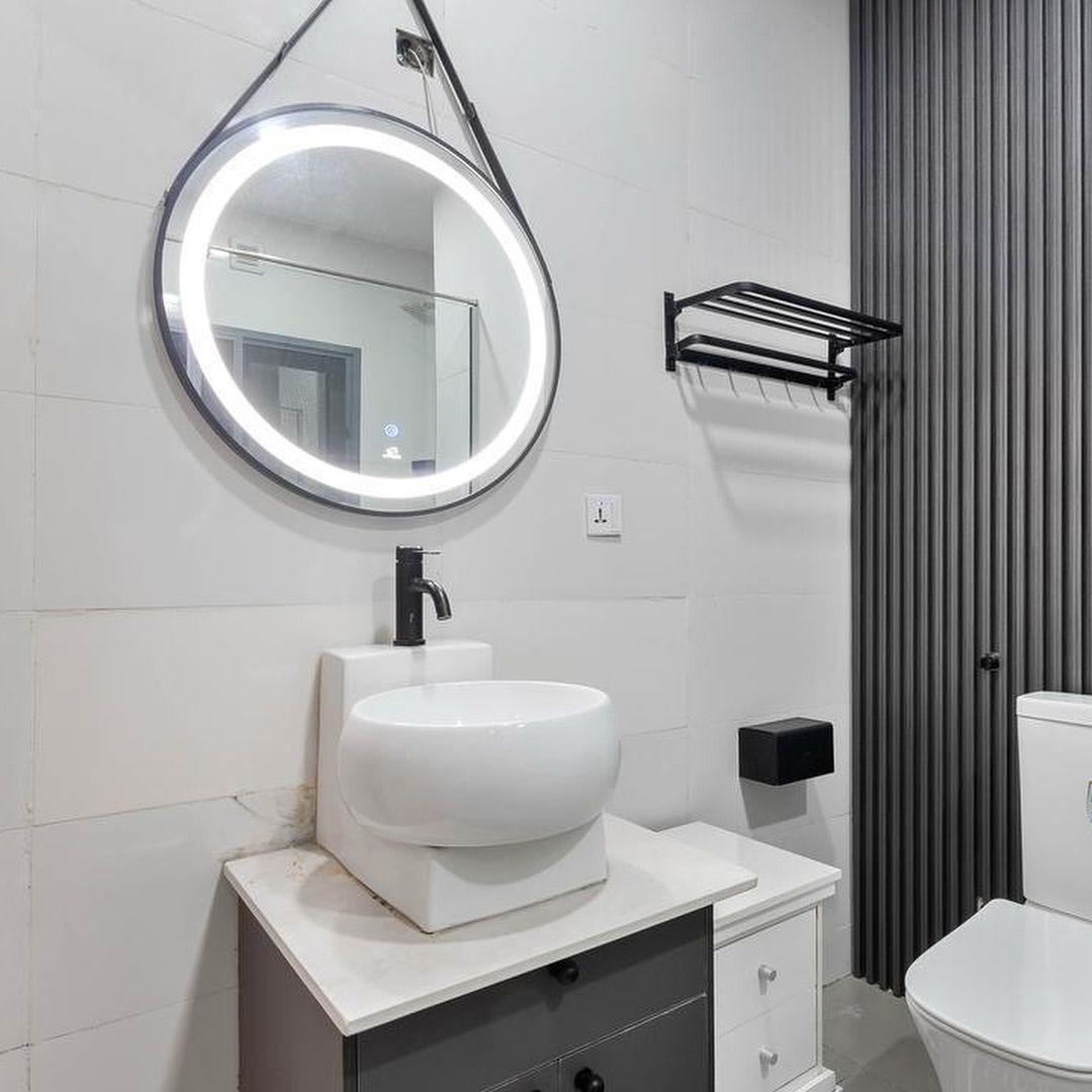 Skyline Serenity: Penthouse with Pool & Views