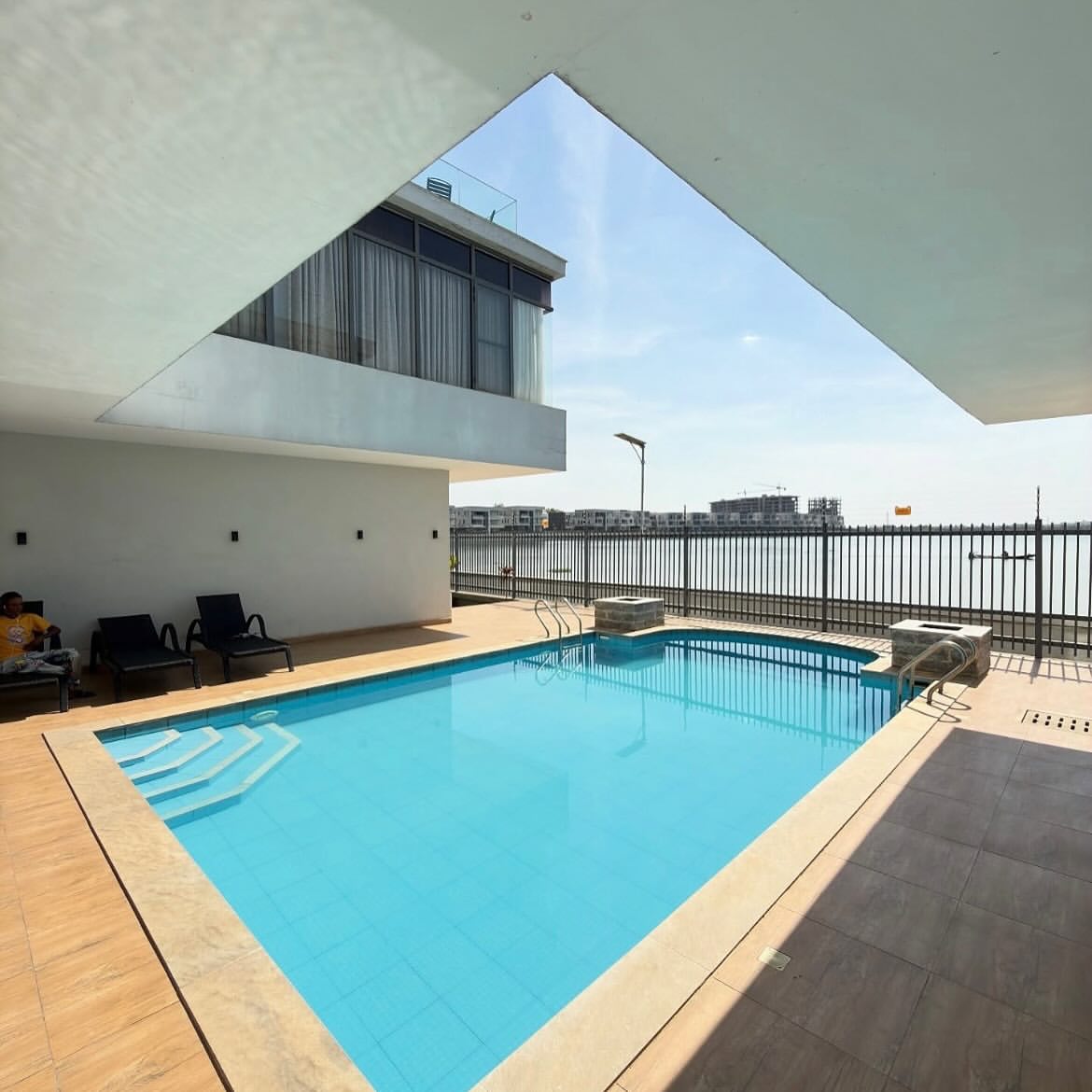 Jabi Oasis: 3BR with Pool, Gym & 24/7 Luxury