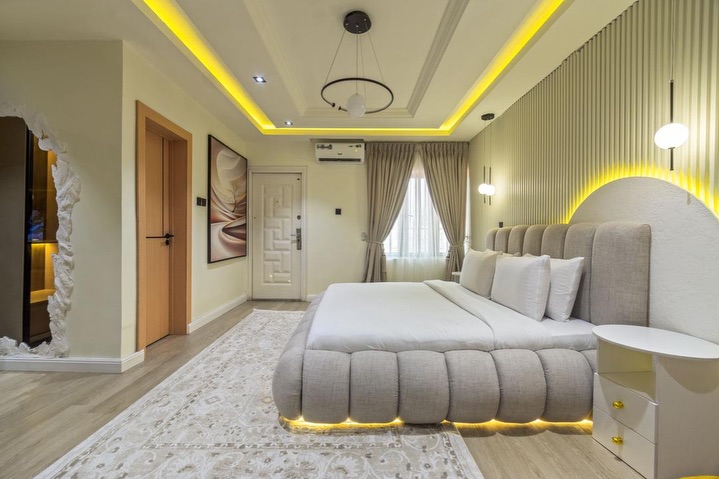 Luxury 1-Bed Loft with Pool & PS5 in Lekki