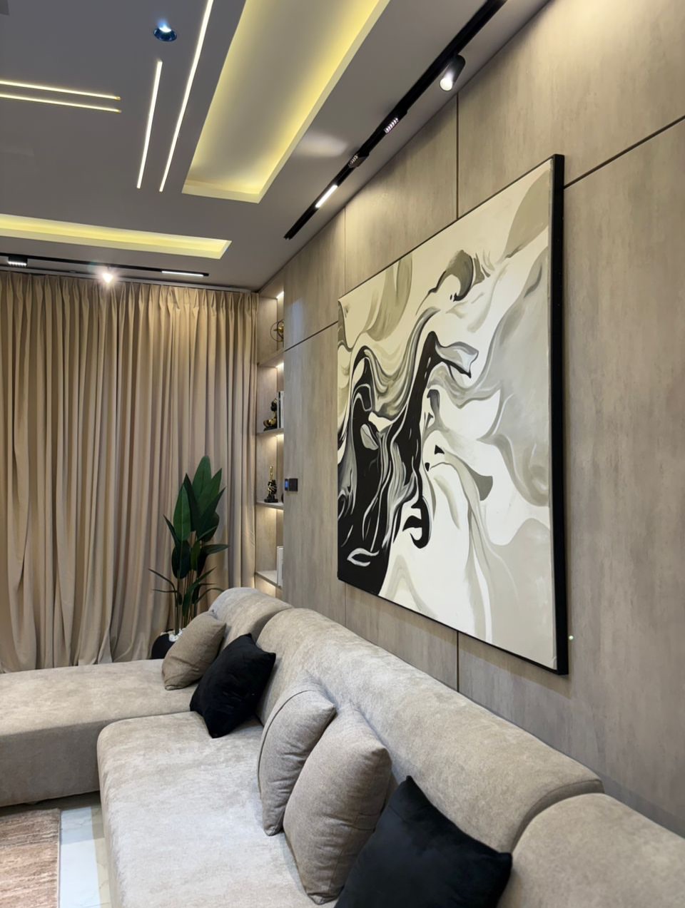 Luxury 2-Bed Shortlet with Pool & Gym in Ikate