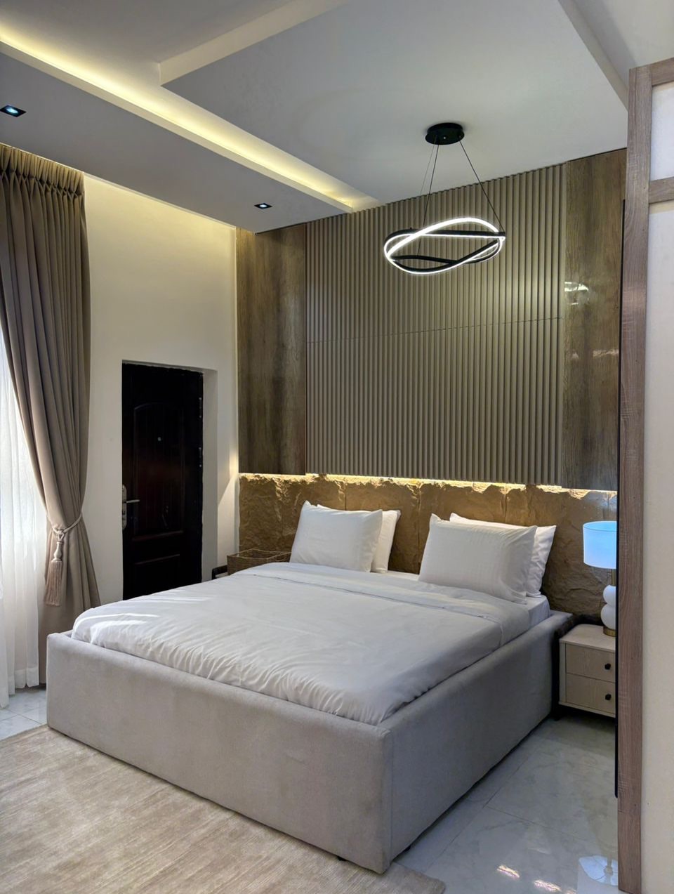 Luxury 2-Bed Shortlet with Pool & Gym in Ikate