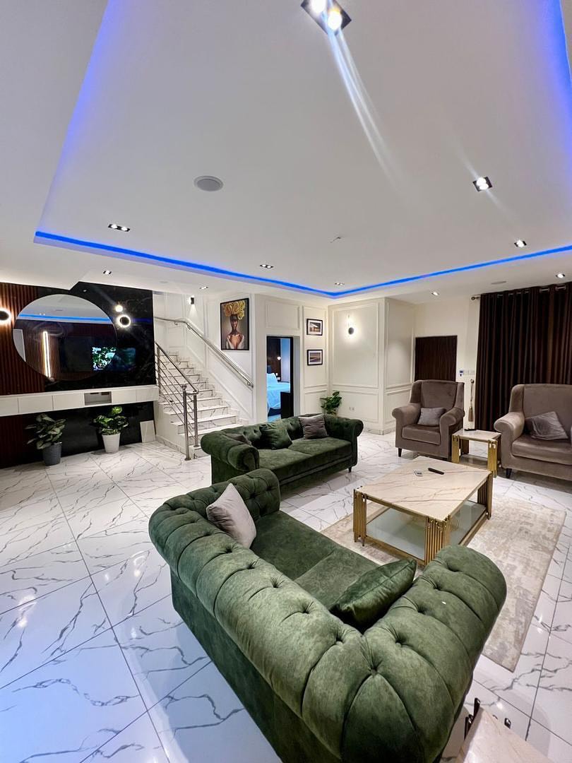 Spacious Mabushi Oasis: 4-Bed Haven with Table Tennis