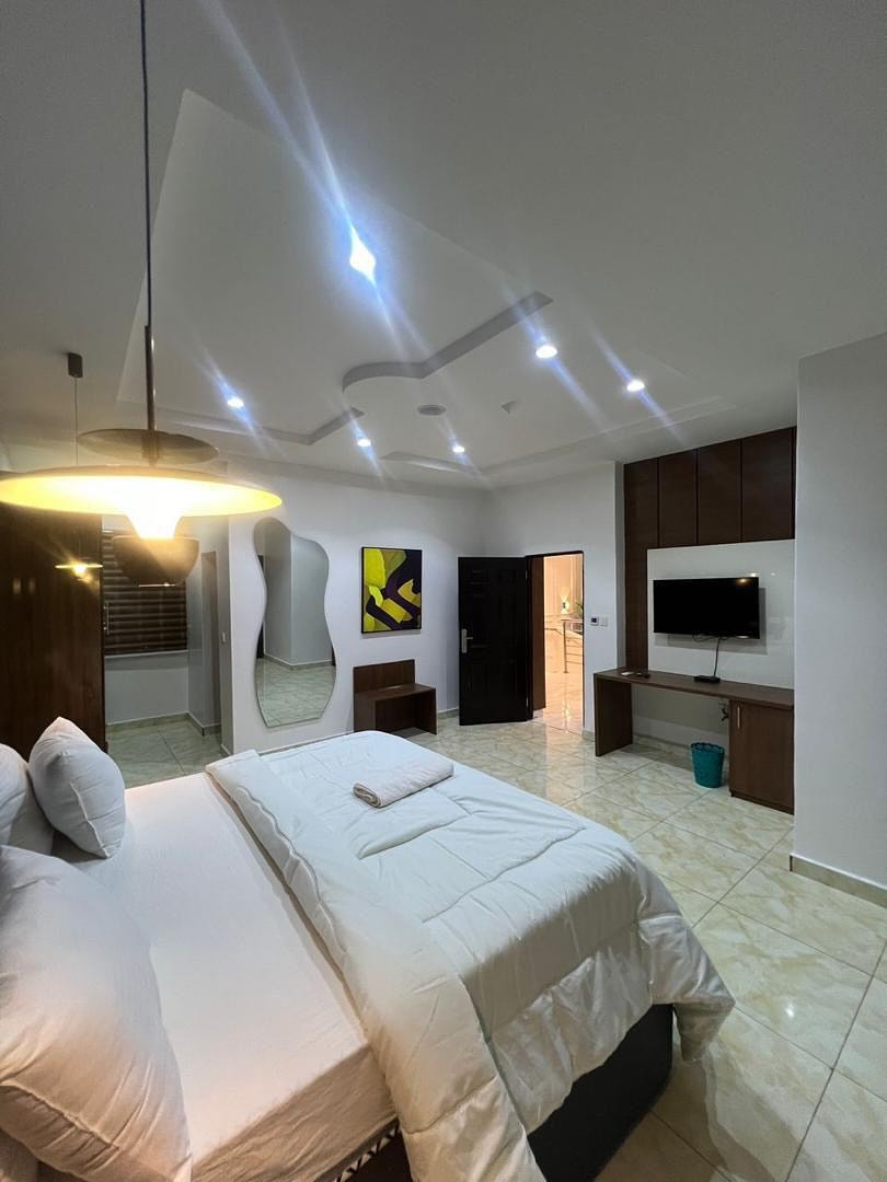 Spacious Mabushi Oasis: 4-Bed Haven with Table Tennis