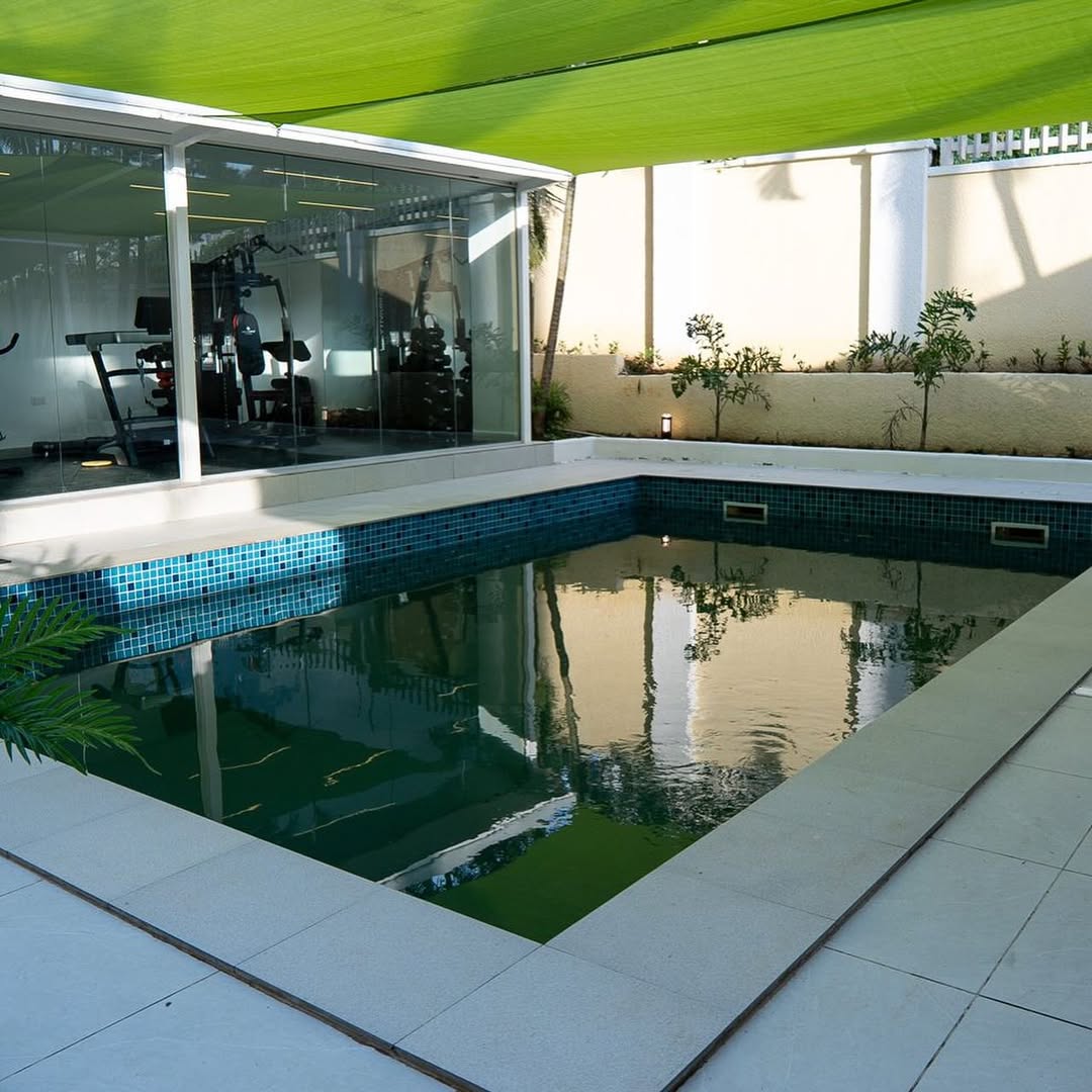 Maitama Oasis: Poolside One-Bedroom with 24/7 Luxury